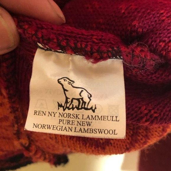 Volund - Women's Norwegian Red Cardigan Sweater - Picture 5 of 5